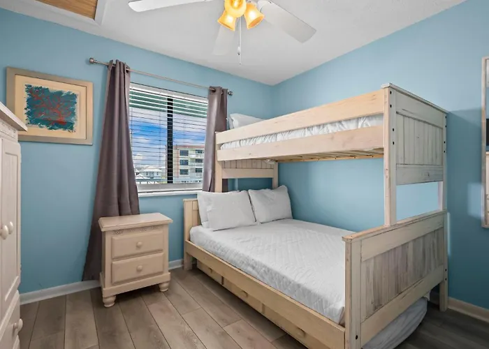 Romar 310 Emerald Getaway Apartment *