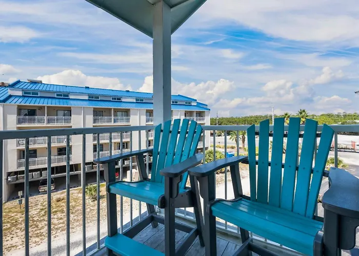 Romar 310 Emerald Getaway Apartment